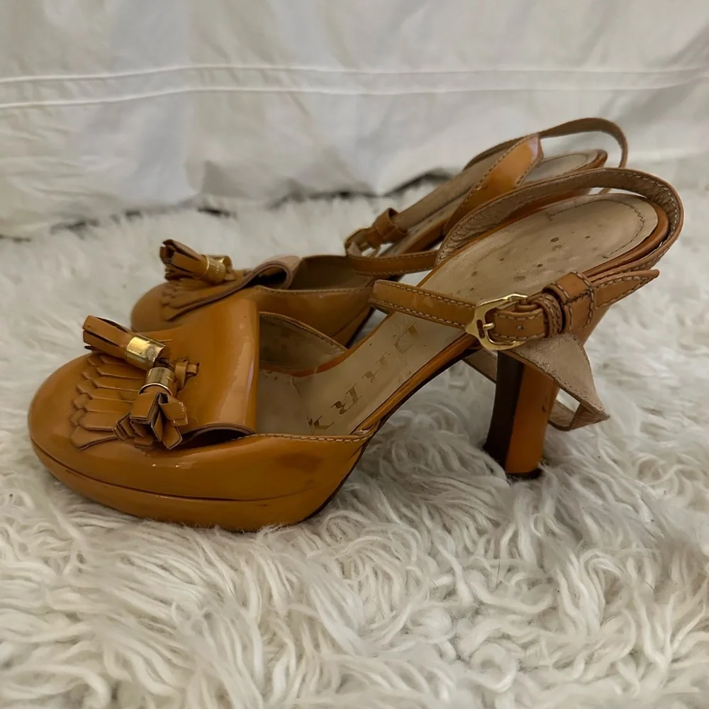 Burberry Retro Heels - Picture 2 of 7